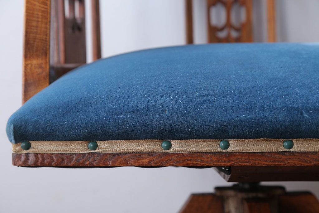 アンティーク家具　和製アンティーク　アーム付きのシックな回転椅子(2)