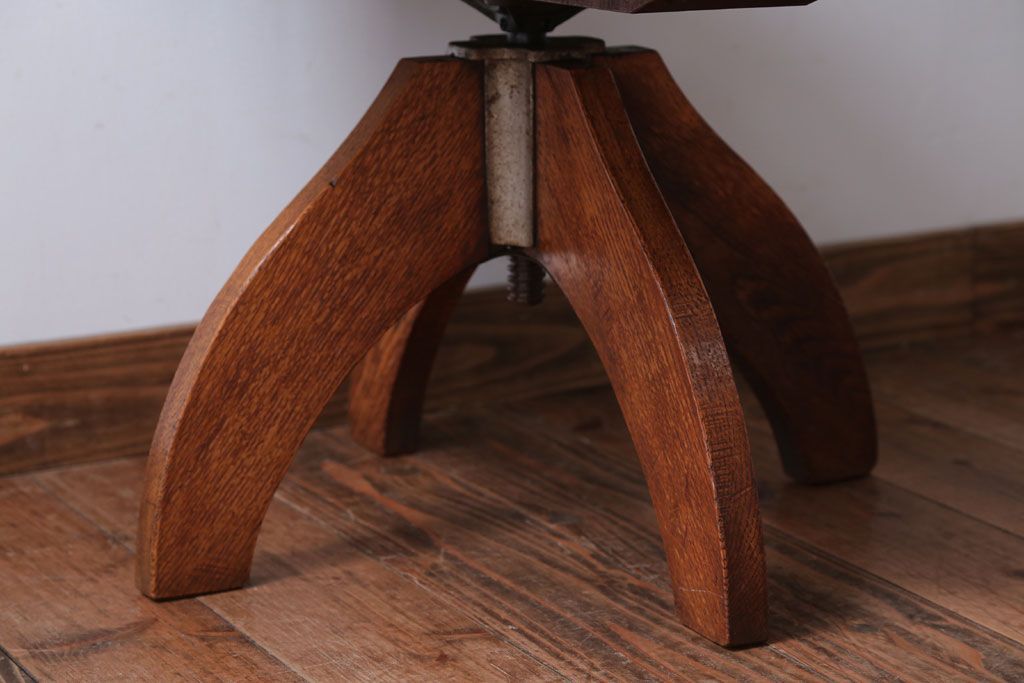 アンティーク家具　和製アンティーク　アーム付きのシックな回転椅子(2)