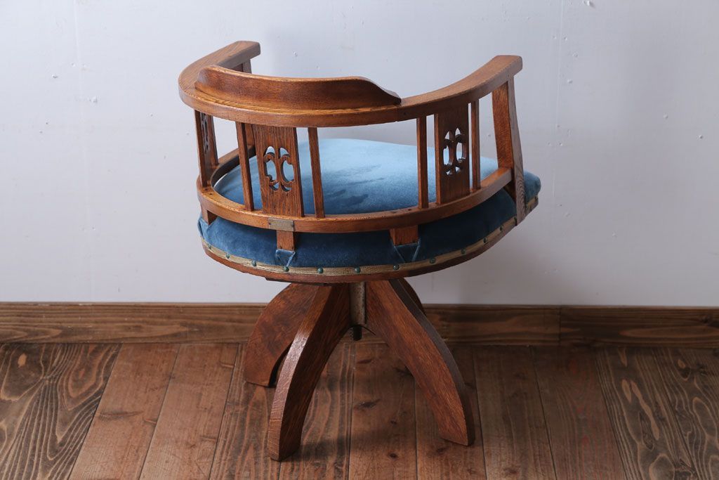 アンティーク家具　和製アンティーク　アーム付きのシックな回転椅子(2)