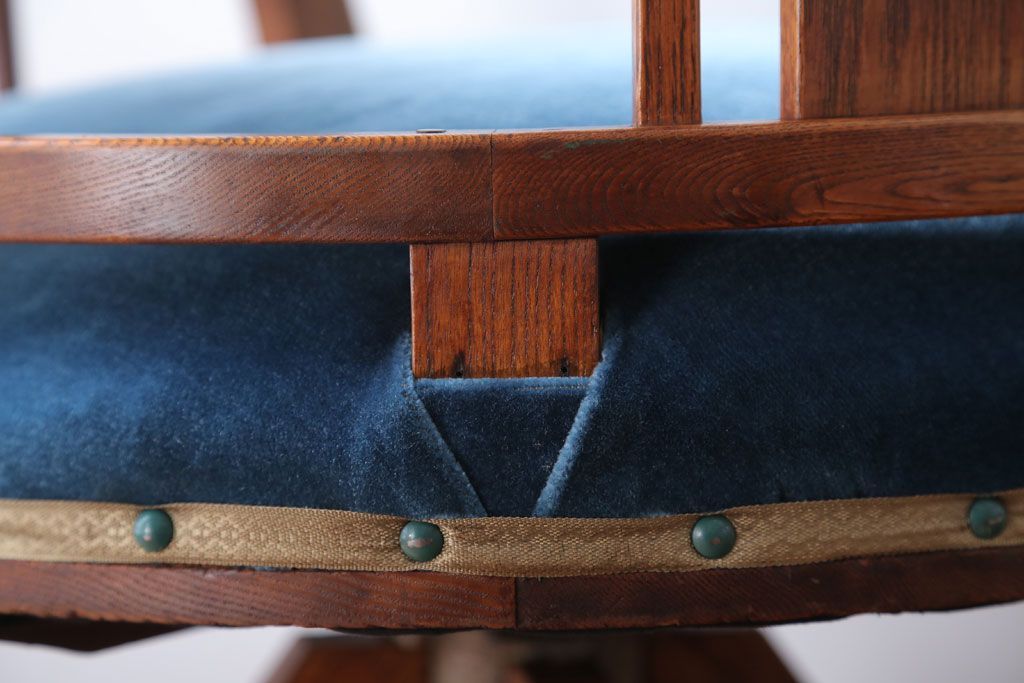 アンティーク家具　和製アンティーク　アーム付きのシックな回転椅子(2)