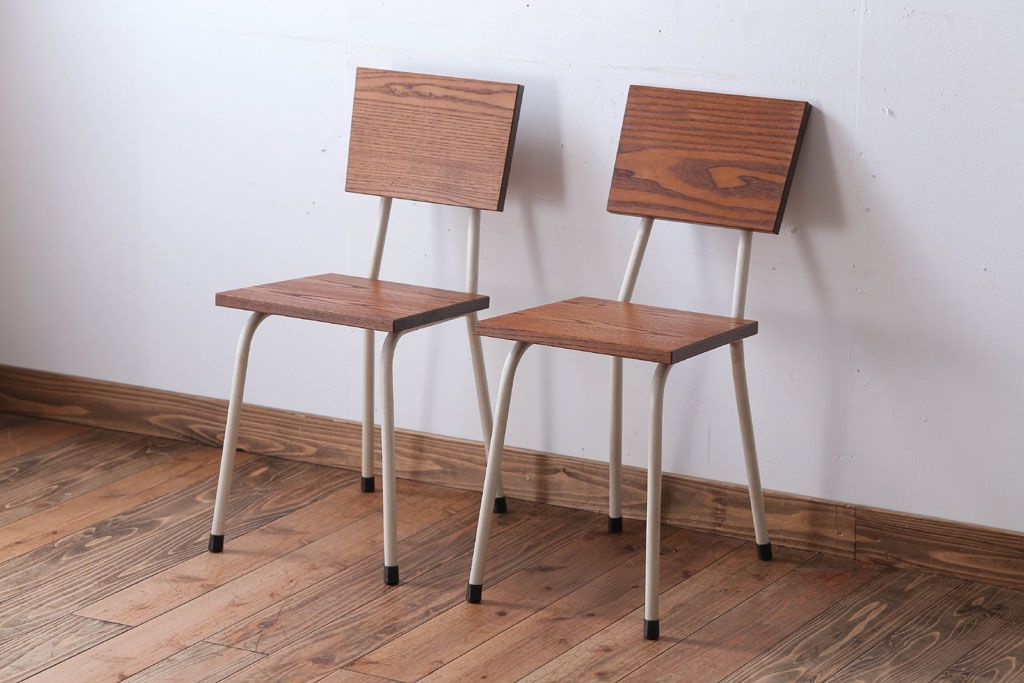 アンティーク家具　アンティーク　小振りなペイントアイアンレッグチェア2脚セット