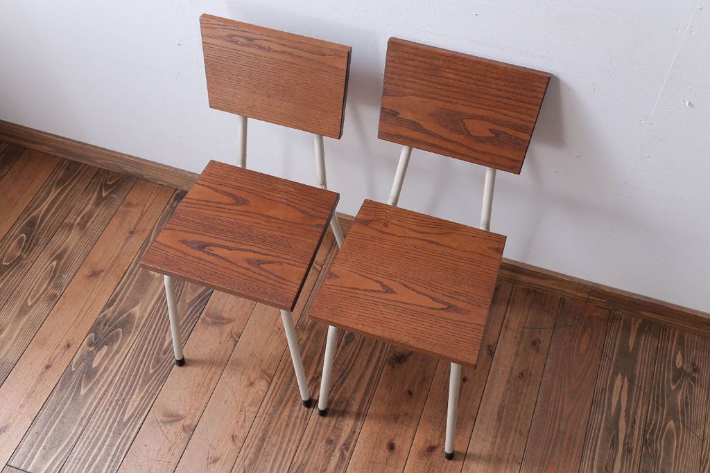 アンティーク家具　アンティーク　小振りなペイントアイアンレッグチェア2脚セット