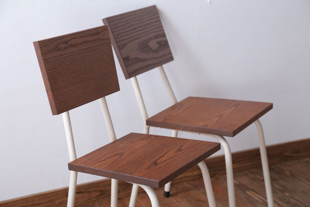 アンティーク家具　アンティーク　小振りなペイントアイアンレッグチェア2脚セット