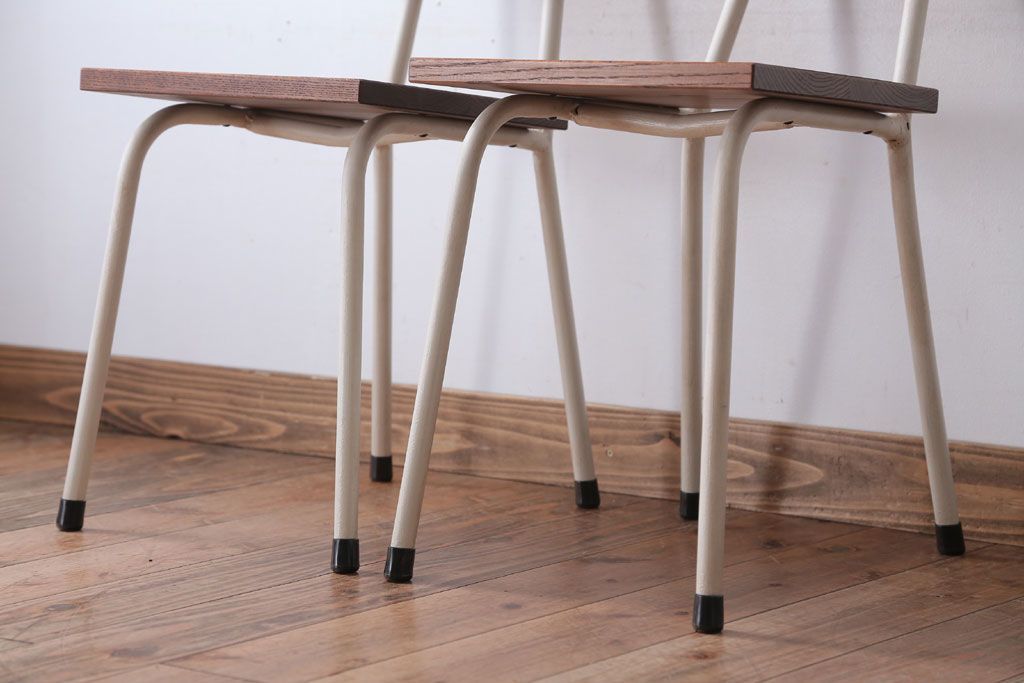 アンティーク家具　アンティーク　小振りなペイントアイアンレッグチェア2脚セット