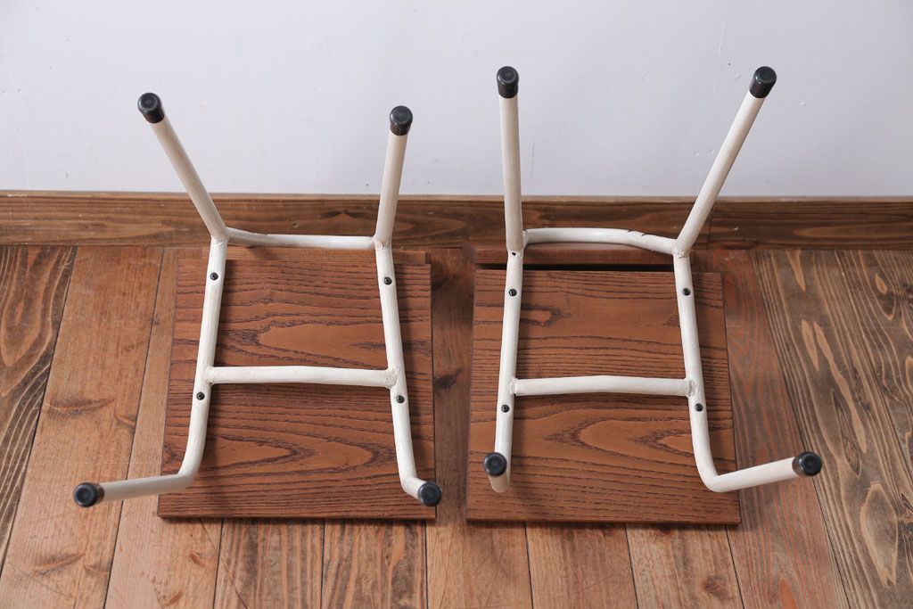 アンティーク家具　アンティーク　小振りなペイントアイアンレッグチェア2脚セット