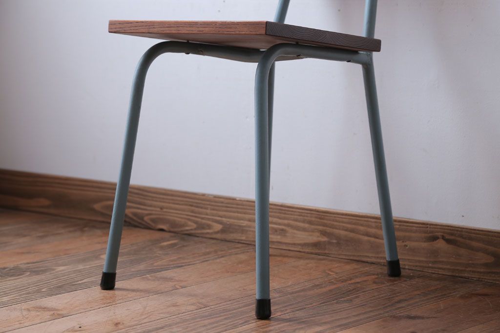 アンティーク家具　アンティーク　小振りなペイントアイアンレッグチェア(2)