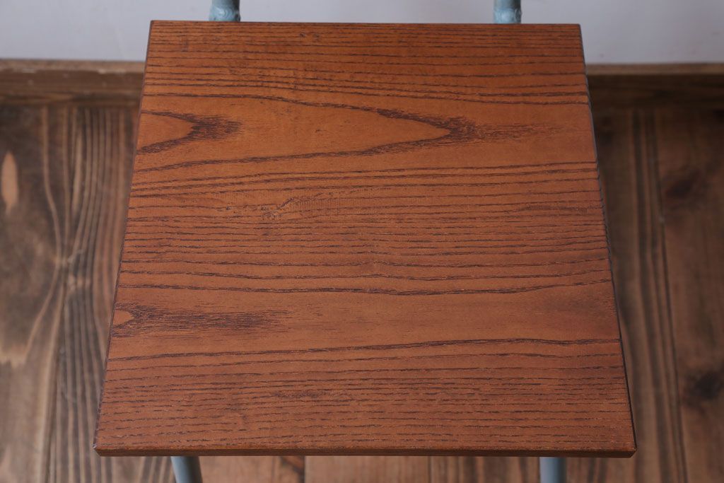 アンティーク家具　アンティーク　小振りなペイントアイアンレッグチェア(2)