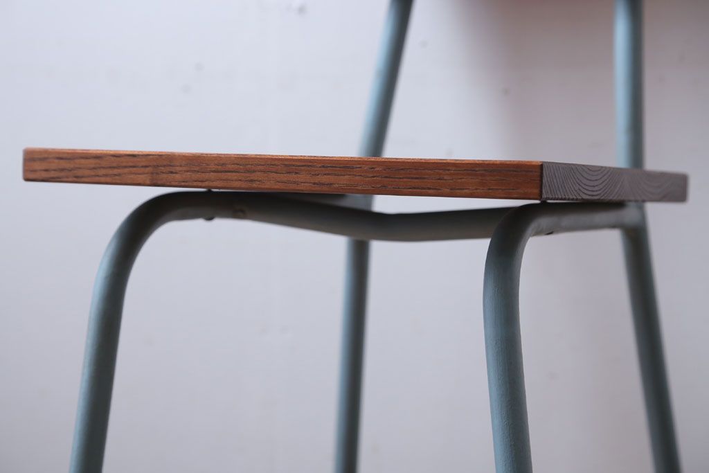 アンティーク家具　アンティーク　小振りなペイントアイアンレッグチェア(2)