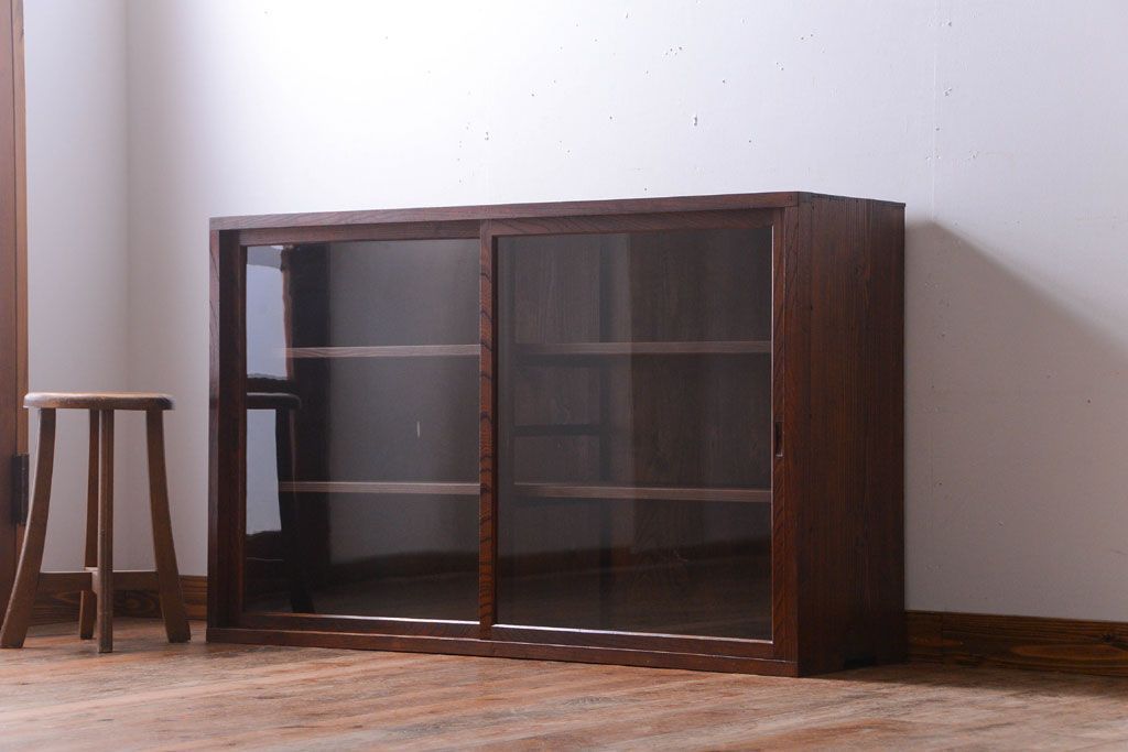 アンティーク家具　和製アンティーク　前面欅材!大きなガラス引き戸の収納棚