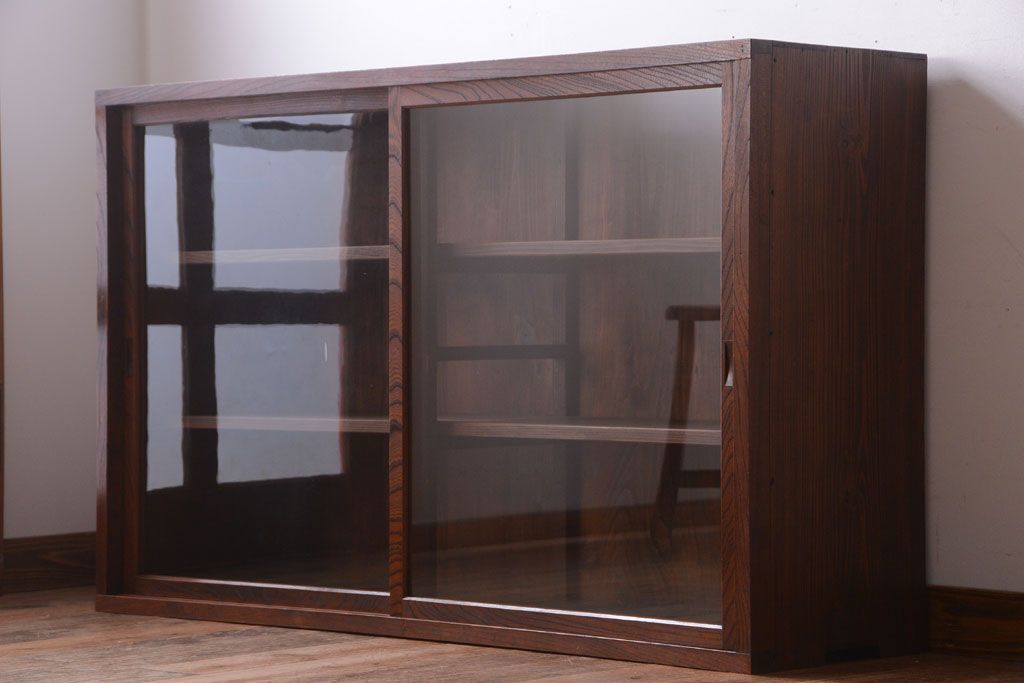 アンティーク家具　和製アンティーク　前面欅材!大きなガラス引き戸の収納棚