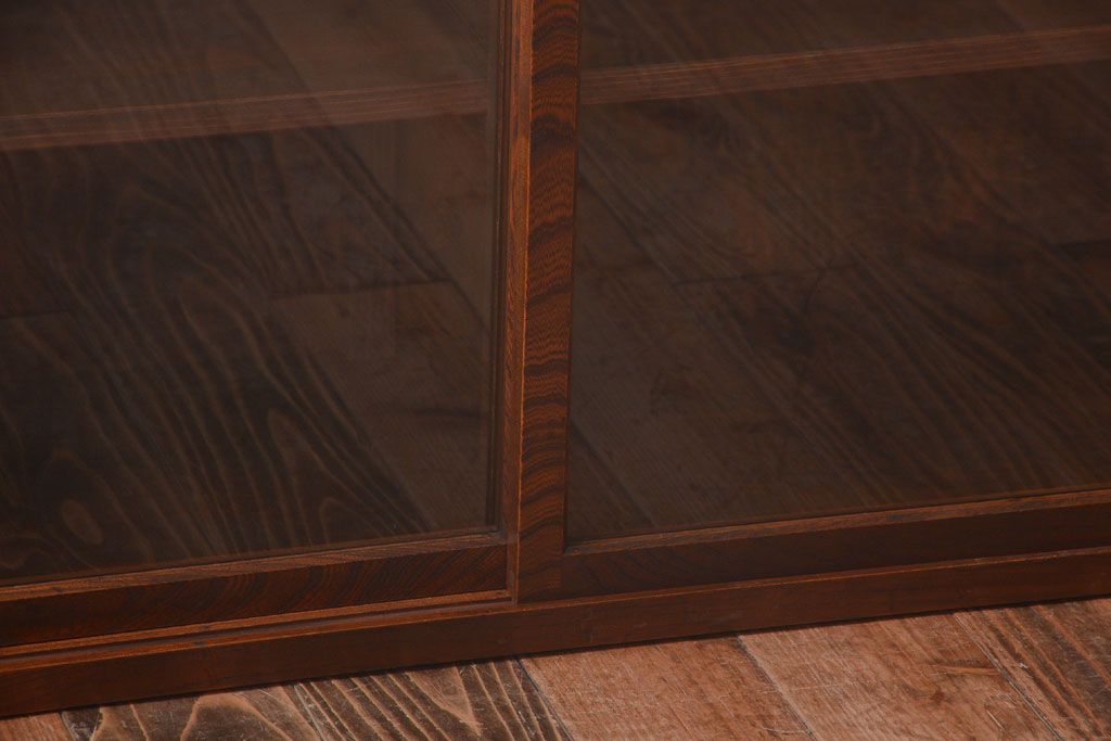 アンティーク家具　和製アンティーク　前面欅材!大きなガラス引き戸の収納棚