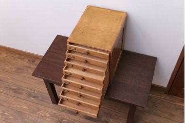 アンティーク家具　和製アンティーク　ナラ材の上質な8杯小引き出し