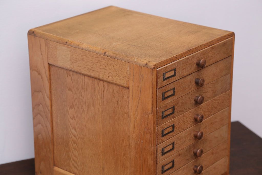 アンティーク家具　和製アンティーク　ナラ材の上質な8杯小引き出し