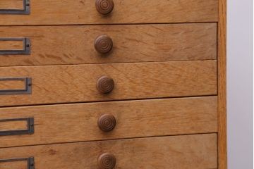 アンティーク家具　和製アンティーク　ナラ材の上質な8杯小引き出し