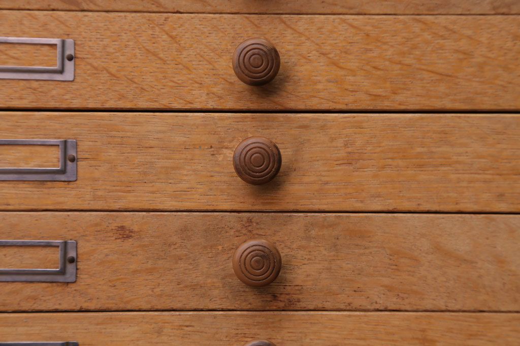 アンティーク家具　和製アンティーク　ナラ材の上質な8杯小引き出し