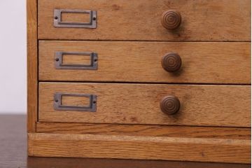 アンティーク家具　和製アンティーク　ナラ材の上質な8杯小引き出し