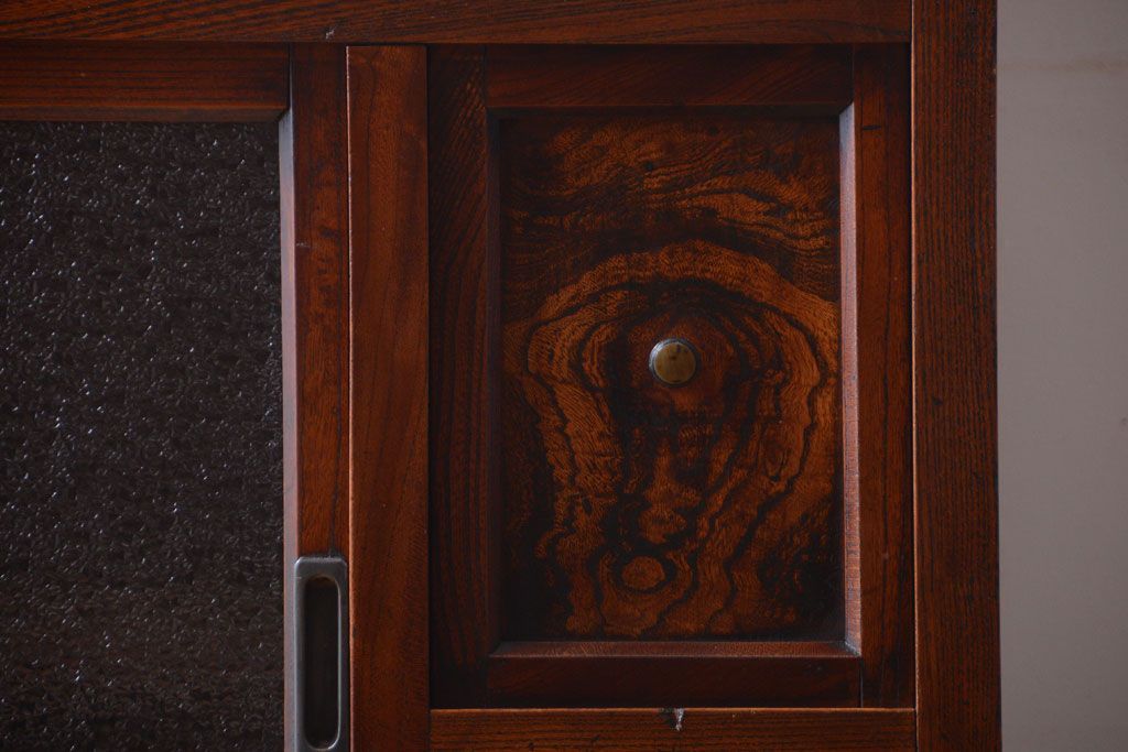 アンティーク家具　和製アンティーク　ダイヤガラス入り!前面欅材の引き戸収納棚