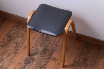 ヴィンテージ家具　秋田木工　ビンテージ品　シンプルで上品なスツール