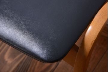 ヴィンテージ家具　秋田木工　ビンテージ品　シンプルで上品なスツール