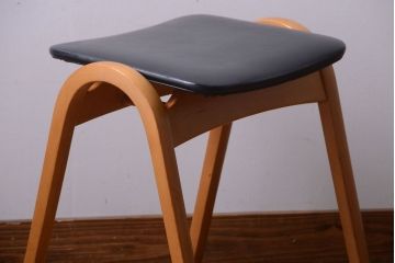 ヴィンテージ家具　秋田木工　ビンテージ品　シンプルで上品なスツール