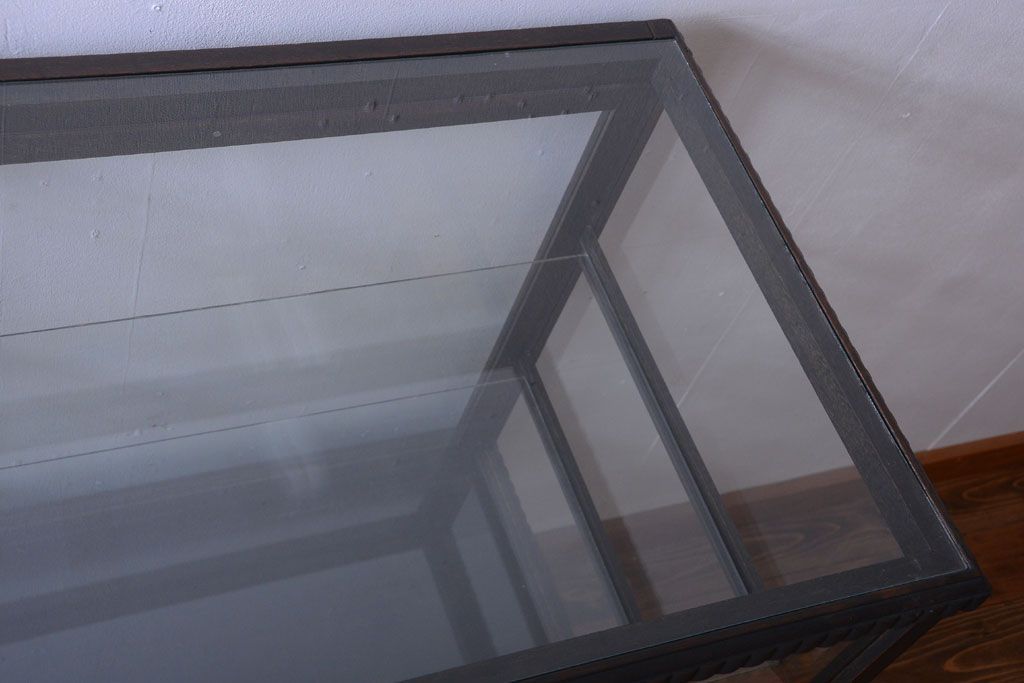 アンティーク家具　大正ロマン　デザインが魅力的な脚付きガラスケース