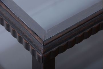 アンティーク家具　大正ロマン　デザインが魅力的な脚付きガラスケース