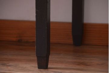 アンティーク家具　大正ロマン　デザインが魅力的な脚付きガラスケース