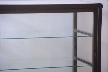アンティーク家具　大正ロマン　デザインが魅力的な脚付きガラスケース