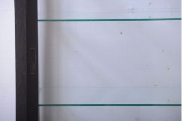 アンティーク家具　大正ロマン　デザインが魅力的な脚付きガラスケース
