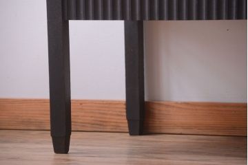 アンティーク家具　大正ロマン　デザインが魅力的な脚付きガラスケース