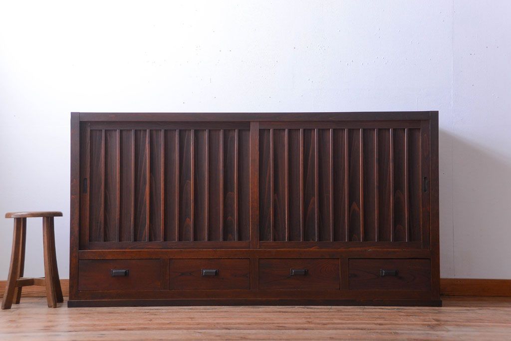 アンティーク家具　古民具・骨董　縦桟戸の高級水屋箪笥サイドボード(リビングボード・テレビボード)