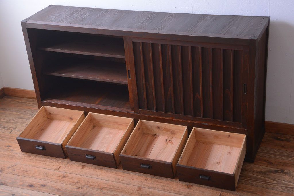 アンティーク家具　古民具・骨董　縦桟戸の高級水屋箪笥サイドボード(リビングボード・テレビボード)