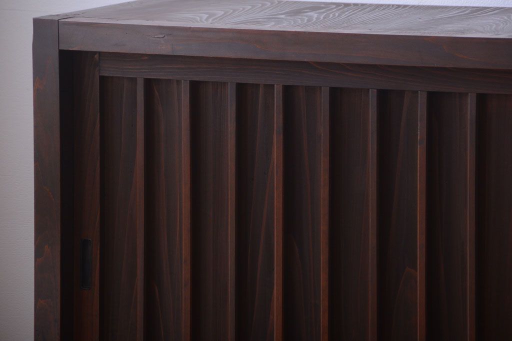 アンティーク家具　古民具・骨董　縦桟戸の高級水屋箪笥サイドボード(リビングボード・テレビボード)