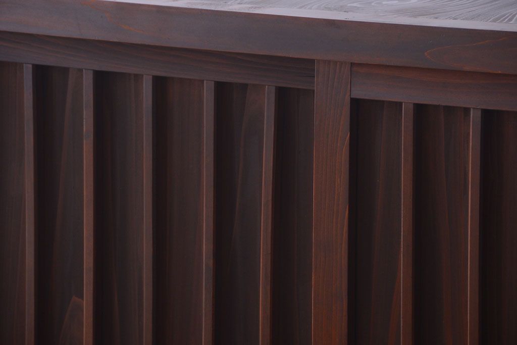 アンティーク家具　古民具・骨董　縦桟戸の高級水屋箪笥サイドボード(リビングボード・テレビボード)