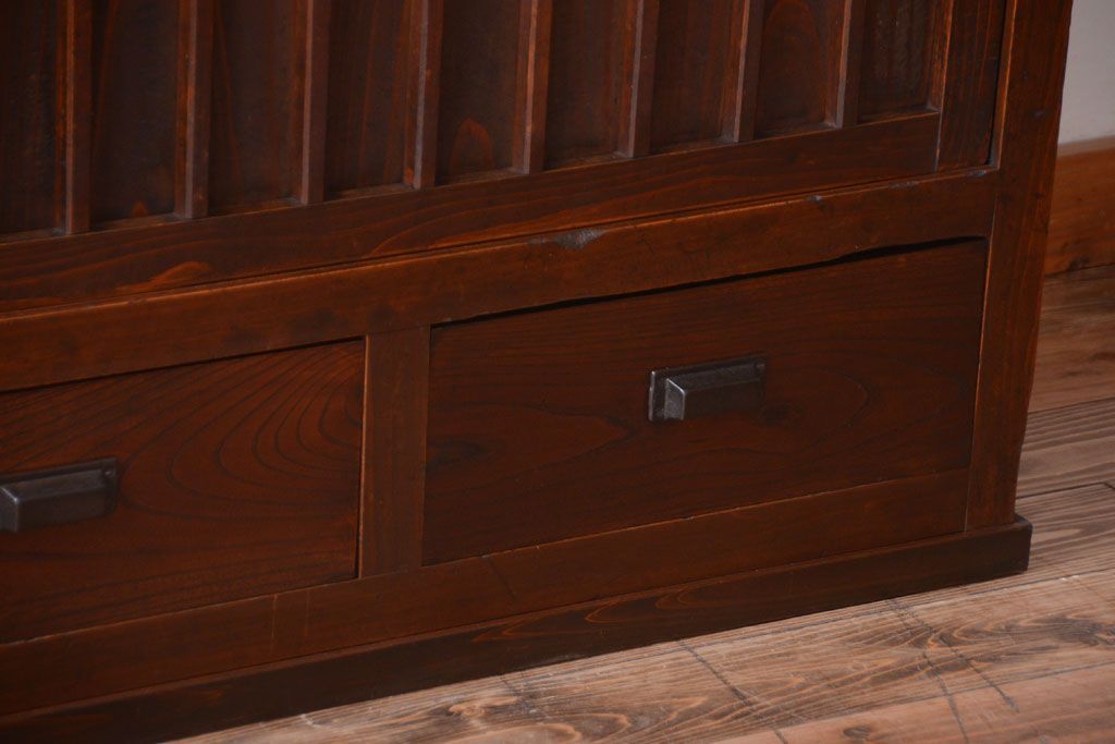 アンティーク家具　古民具・骨董　縦桟戸の高級水屋箪笥サイドボード(リビングボード・テレビボード)