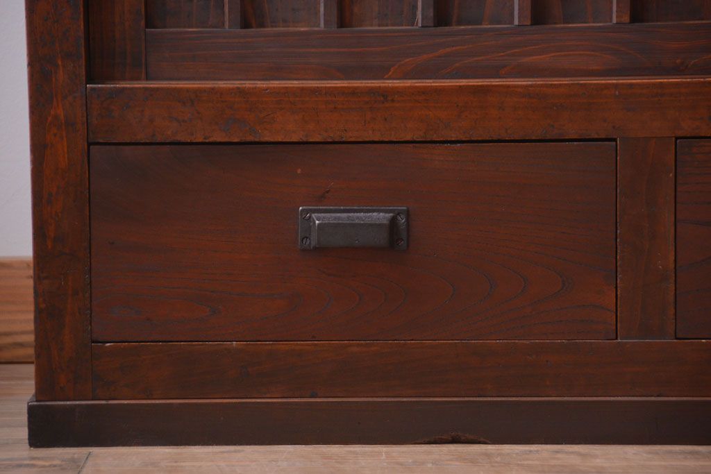 アンティーク家具　古民具・骨董　縦桟戸の高級水屋箪笥サイドボード(リビングボード・テレビボード)