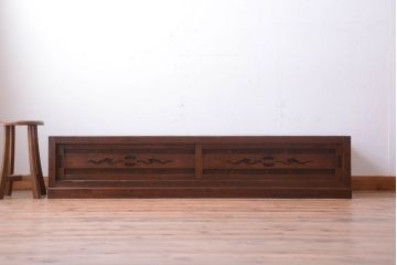 アンティーク家具　古民具・骨董　透かし彫りが上品な水屋箪笥ローボード(リビングボード、テレビボード、テレビ台、キャビネット、収納棚)