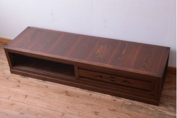 アンティーク家具　古民具・骨董　透かし彫りが上品な水屋箪笥ローボード(リビングボード、テレビボード、テレビ台、キャビネット、収納棚)