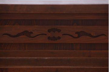 アンティーク家具　古民具・骨董　透かし彫りが上品な水屋箪笥ローボード(リビングボード、テレビボード、テレビ台、キャビネット、収納棚)