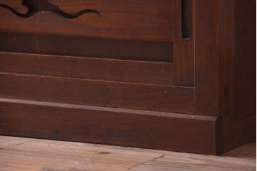 アンティーク家具　古民具・骨董　透かし彫りが上品な水屋箪笥ローボード(リビングボード、テレビボード、テレビ台、キャビネット、収納棚)