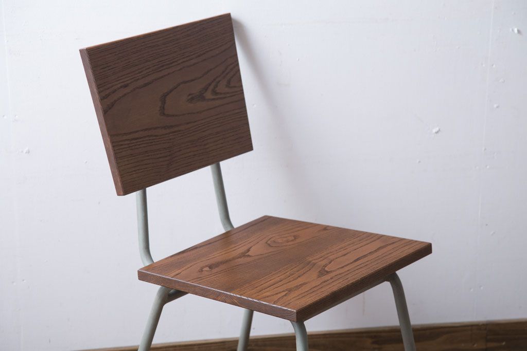 アンティーク家具　アンティーク　シンプルなペイントアイアンレッグチェア