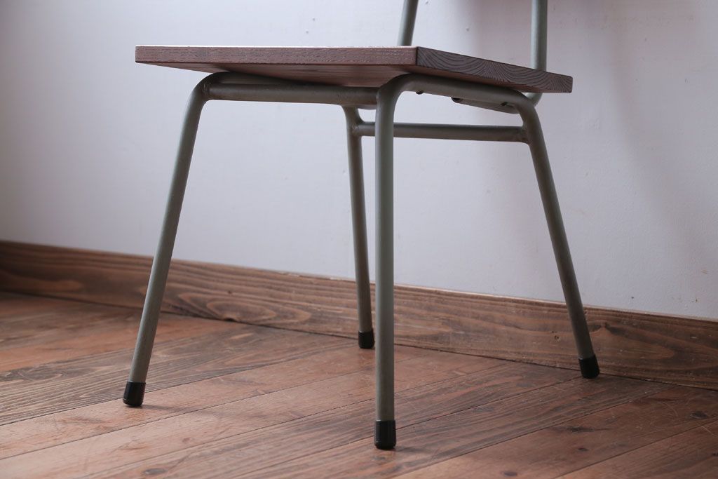 アンティーク家具　アンティーク　シンプルなペイントアイアンレッグチェア