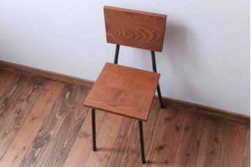 アンティーク家具　アンティーク　オーク材製!小振りなアイアンレッグチェア(1)