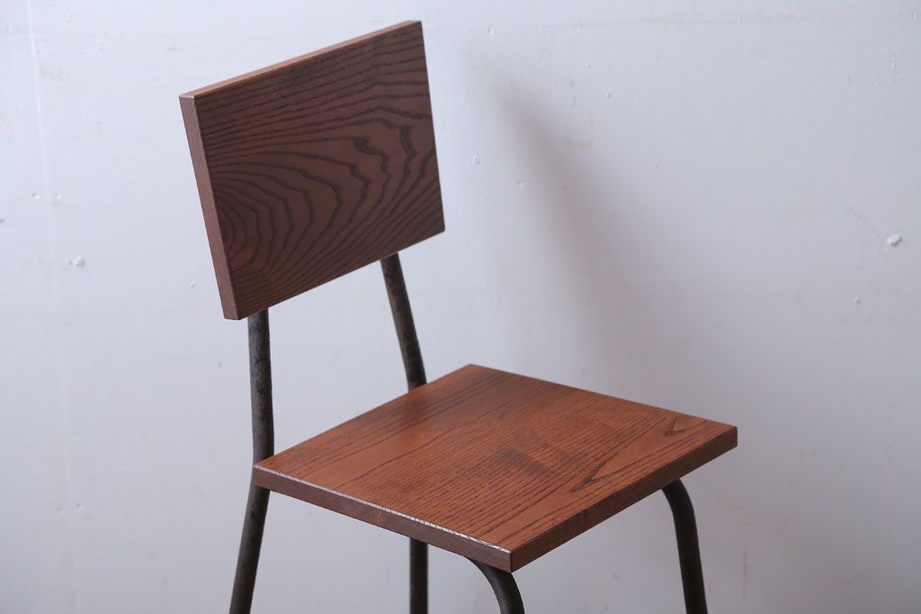 アンティーク家具　アンティーク　オーク材製!小振りなアイアンレッグチェア(1)