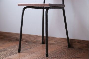 アンティーク家具　アンティーク　オーク材製!小振りなアイアンレッグチェア(1)