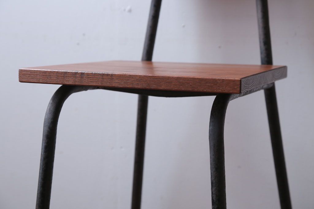 アンティーク家具　アンティーク　オーク材製!小振りなアイアンレッグチェア(1)