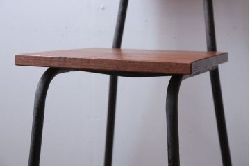 アンティーク家具　アンティーク　オーク材製!小振りなアイアンレッグチェア(1)