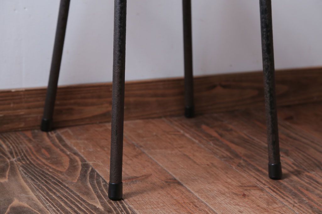 アンティーク家具　アンティーク　オーク材製!小振りなアイアンレッグチェア(1)