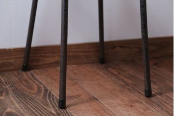 アンティーク家具　アンティーク　オーク材製!小振りなアイアンレッグチェア(1)