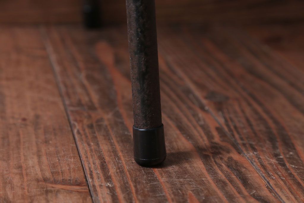 アンティーク家具　アンティーク　オーク材製!小振りなアイアンレッグチェア(1)